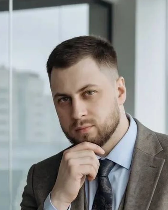 Владимир Смирнов — Финансовый эксперт, старший кредитный юрист
